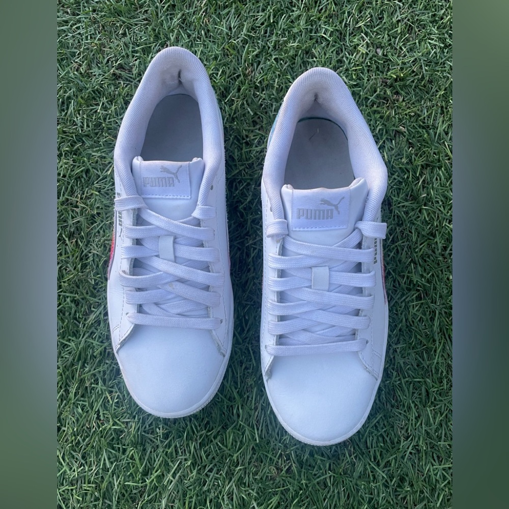 Puma Vikky v2 White Sneakers wirh Tie Dye Detail-Sz(7.5)